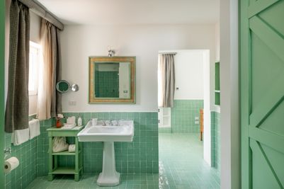 SV_Suite Deluxe Garden View_Bathroom.jpg