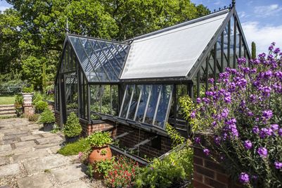 Alitex’s Guide to Summer Greenhouse Growing