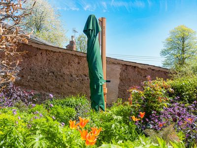 Eclipse Cantilever Parasol