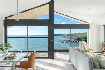 Perfect-Stays-Clifftop-living-area-2.jpg