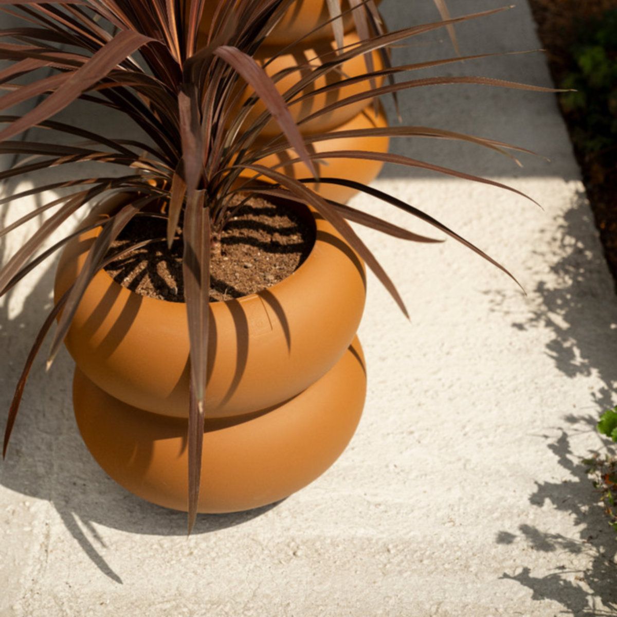 Charles Bentley partners with sustainable plant pot innovator elho to stock premium collection 