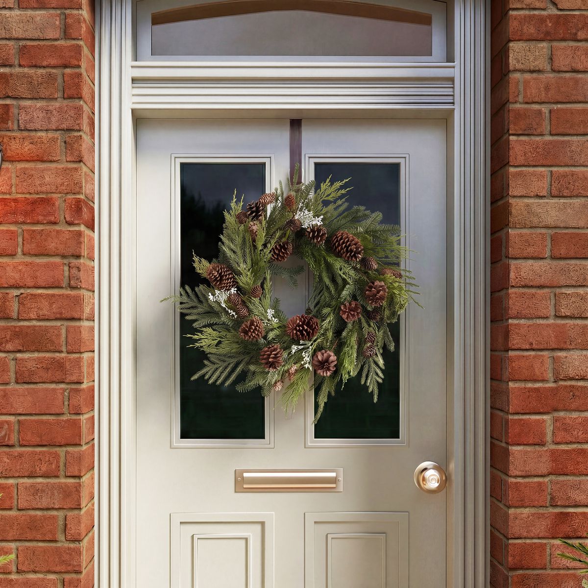 HMXWREATHCONE-Wreath-with-Pinecones-Insitu-Art-01-300dpi.jpg
