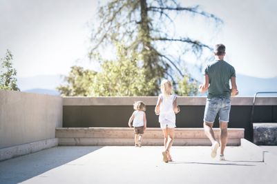 Familie beim Boccia 2© Hannes Niederkofler_HQ-6722.jpg
