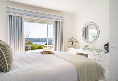 Perfect-Stays-Serenity-master-bedroom-2.jpg