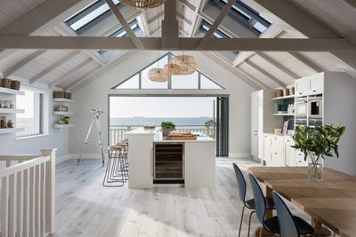 Perfect-Stays-Compass-Point-kitchen-1.jpg