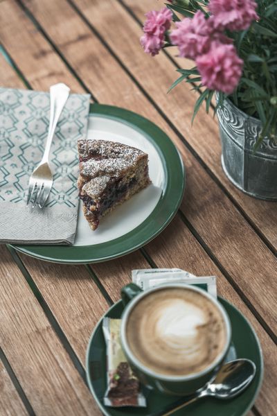 Kaffee und Kuchen auf Terrasse-upscale-2022-95.jpg