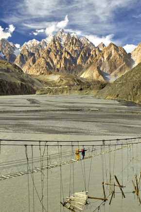 HunzabridgePakistan.jpg
