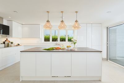 Perfect-Stays-Roscarrock-kitchen-1.jpg