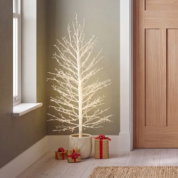HMXTREE4FTTWIGW-4ft-White-Tree-Insitu-Art-01-300dpi.jpg