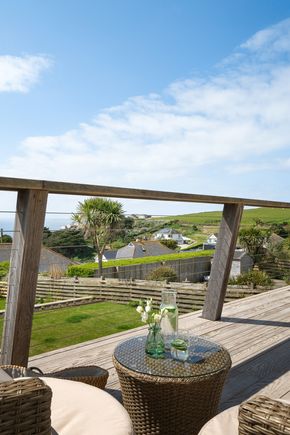 Perfect-Stays-Owls-exterior-balcony.jpg