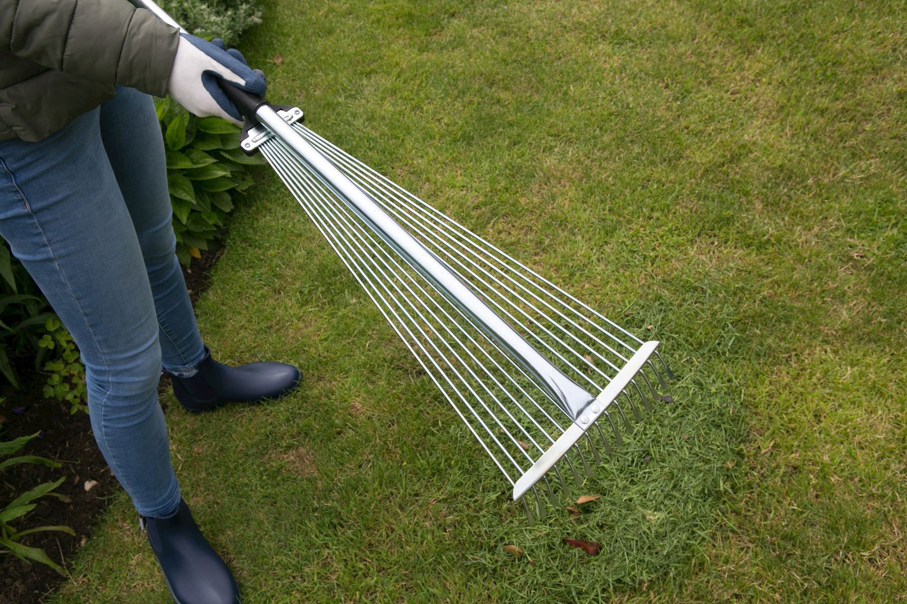 Adjustable Lawn Rake.jpg