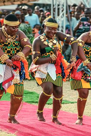 PeopleDancingatHogbetsotsofestivalTraditionalDressGhanaEditeddreamstimem261372873_Ghana[1].jpg