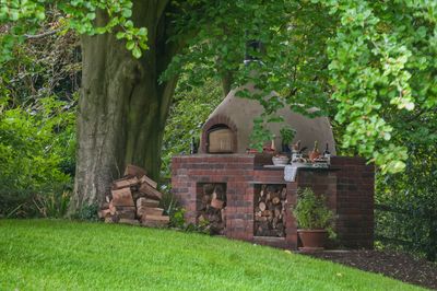 A Valoriani UK garden pizza oven installation