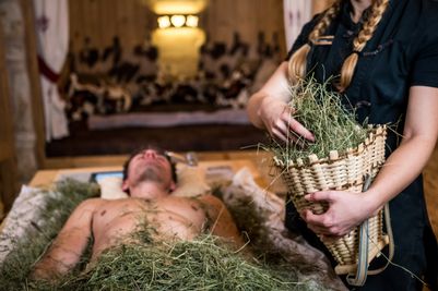 granbaita_dolomites_spa_treatment_hay.jpg