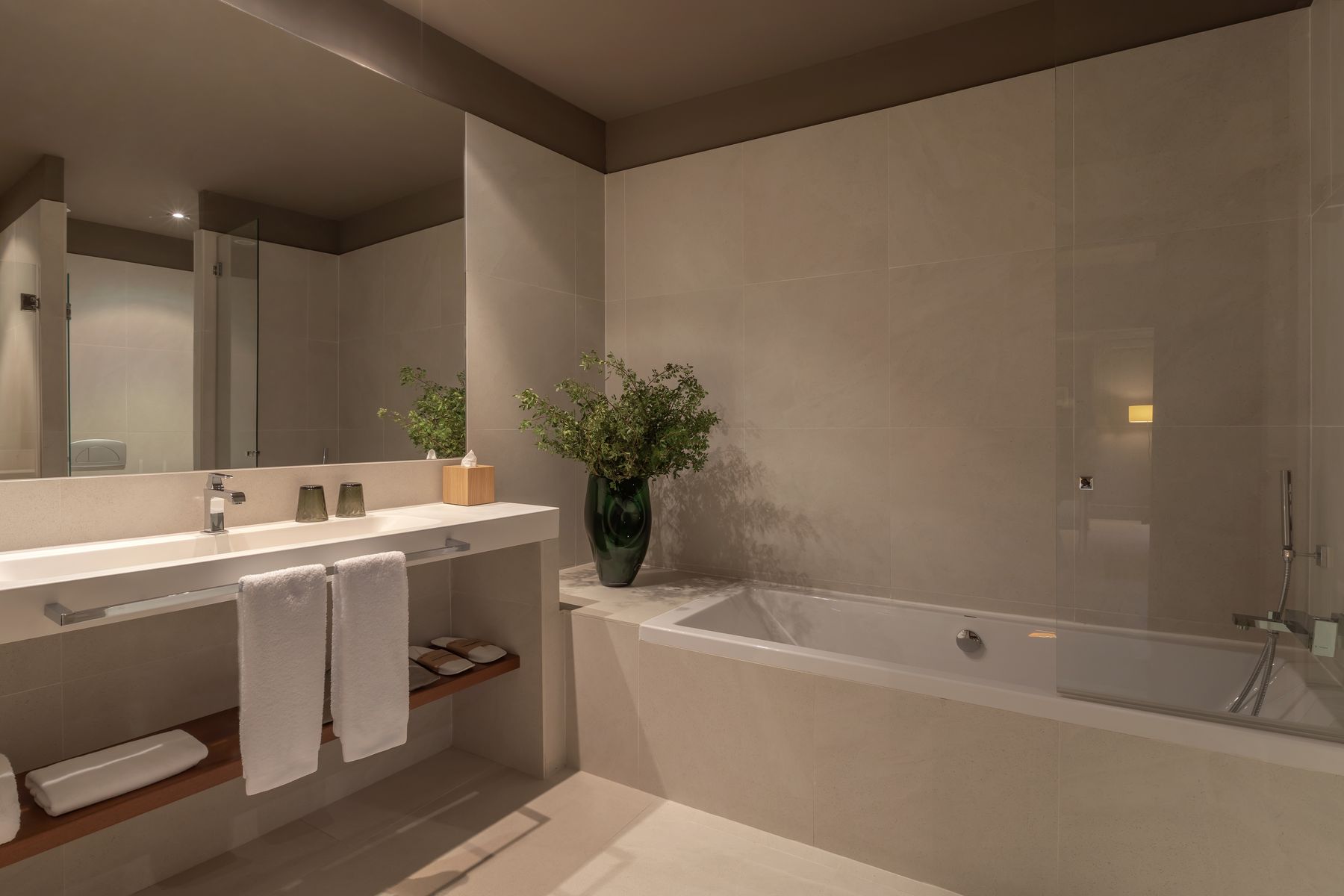 Bathroom Junior Suite Gallery .jpg