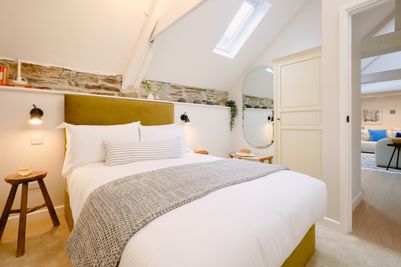 Perfect-Stays-Harbour-Walk-bedroom-2.jpg