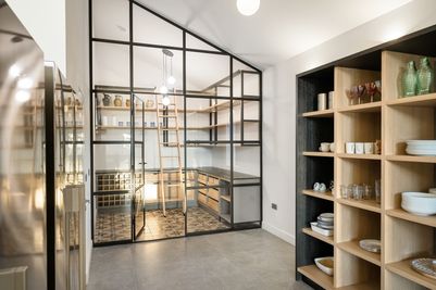 Perfect-Stays-Noordhoek-pantry.jpg