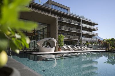 Feldhof_Outdoor Pool.jpg