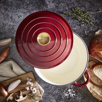 Barbary & Oak Foundry - 24cm Round Casserole Cast Iron - BO800251RED_LS2.jpg