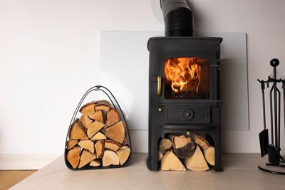Snug Larch Log Holder 