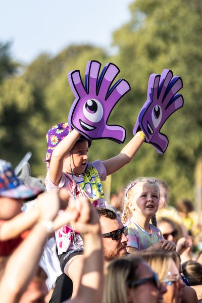 Kids enjoying Gloworm (1).jpg