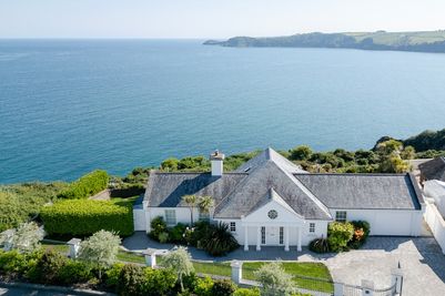 Perfect-Stays-Serenity-exterior-drone-1.jpg