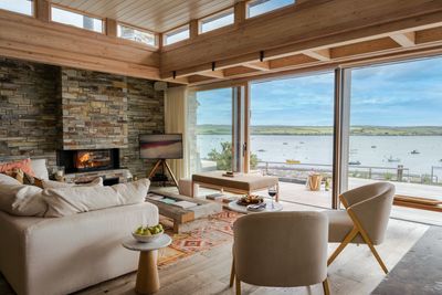 Perfect-Stays-Ferryside-living-room.jpg