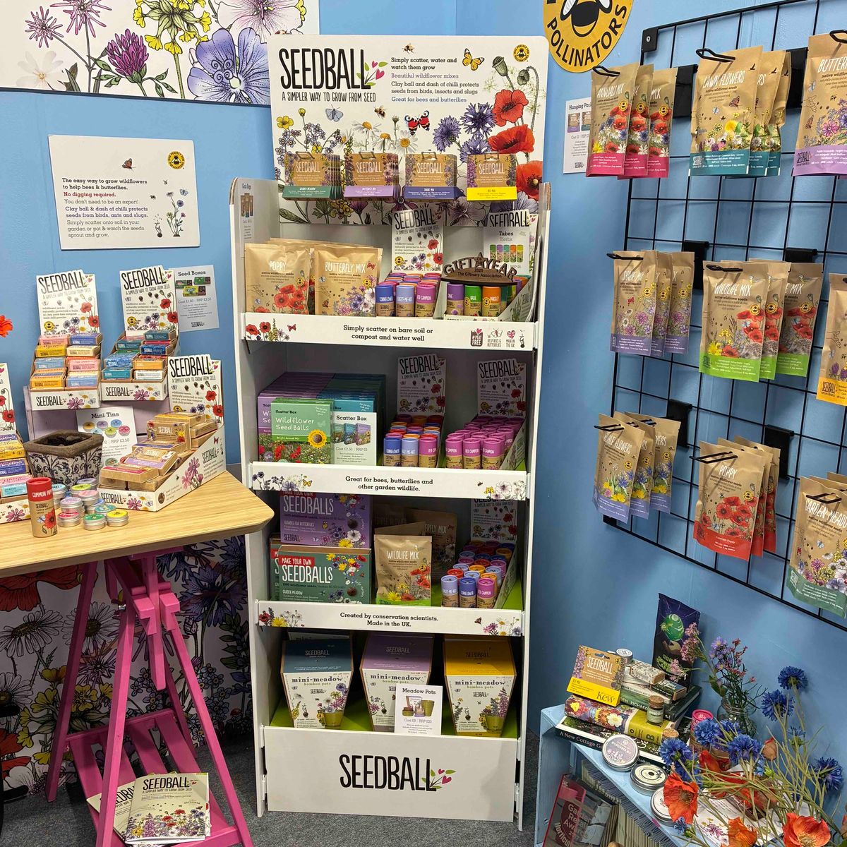 Free standing display unit