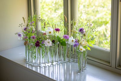 30 Second Centrepiece Vase S shaped.jpg