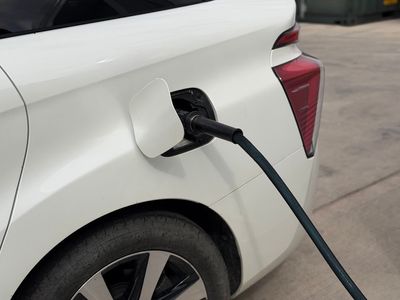 Hydrogen Refuelling 5.jpg