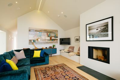 Perfect-Stays-Trelawn-living-area.jpg