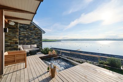 Perfect-Stays-Ferryside-terrace-1.jpg
