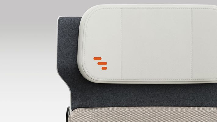 Close-up of ALIZÉ headrest and Expliseat logo.