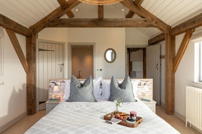 Perfect-Stays-Constantia-master-bedroom-2.jpg
