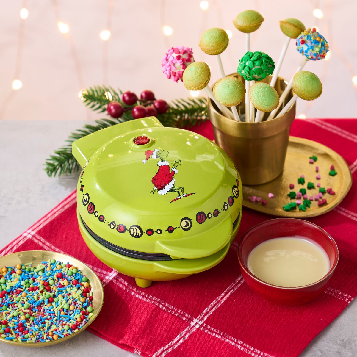 The GRINCH CAKE POP MAKER - GREEN