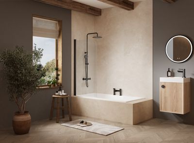 MB1 Single Curved Bathscreen in Matt Black 