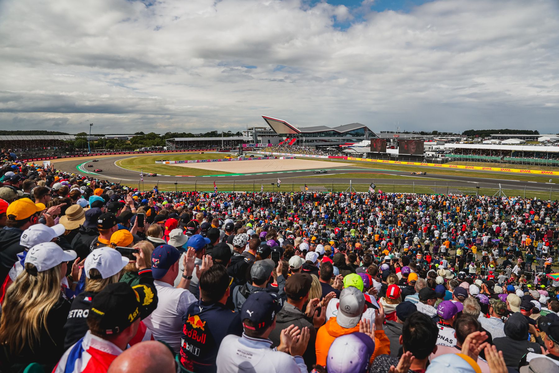 Race Vale Grandstand - 12879.JPG