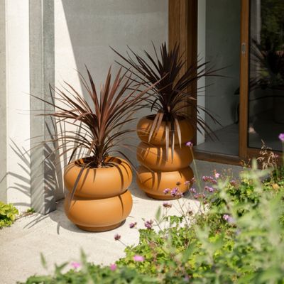 Charles Bentley partners with sustainable plant pot innovator elho to stock premium collection 