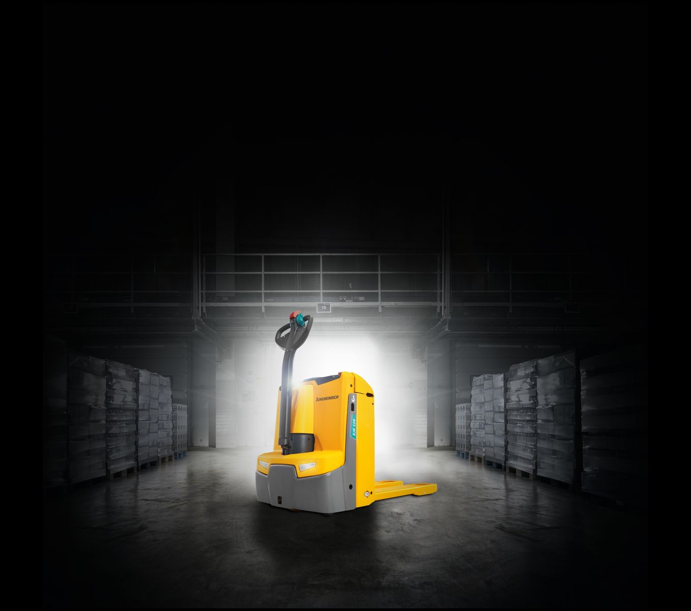 EJE pedestrian pallet trucks Motiv Laterally_[MAM-44215].jpg