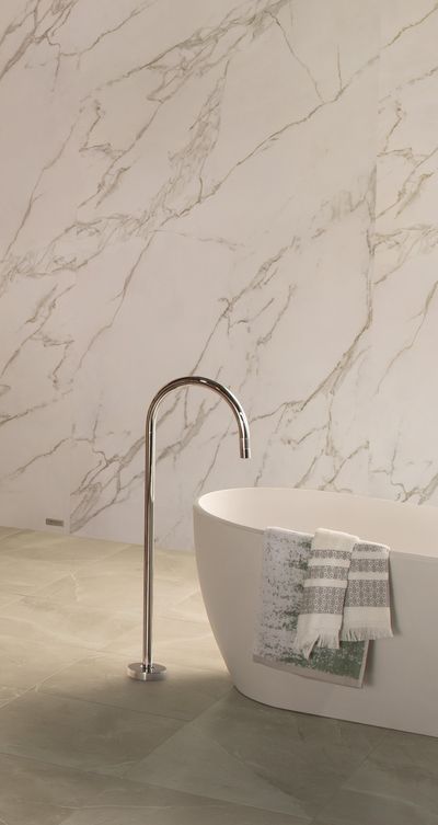 Freestanding Bath Spout with On/Off Control Valve