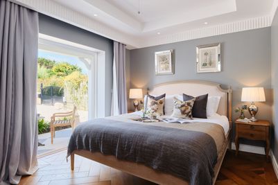 Perfect-Stays-Morning-Tide-master-bedroom.jpg