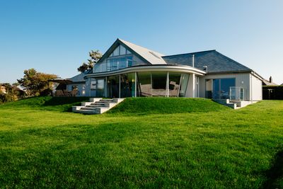 Perfect-Stays-Pentyak-exterior.jpg