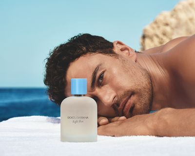 DG_FF25_LB_EC_TALENT_W_PRODUCT_2_NEW_LBPH_EDT_100ML_8057971188116_JPG_5_4_300DPI_CMYK.jpg