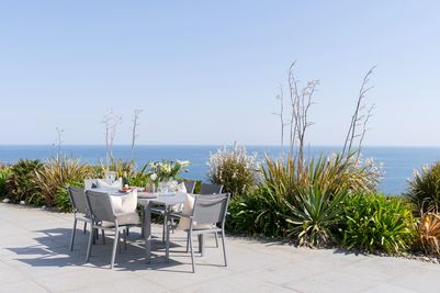 Perfect-Stays-Serenity-terrace-outdoor-table.jpg