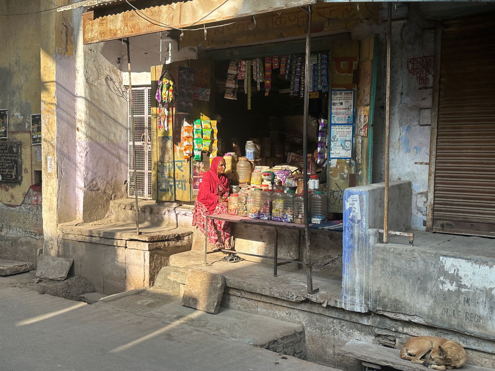 India corner shop 2 Selective Asia.JPG
