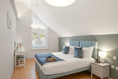perfect-stays-the-old-school-house-bedroom-two.jpg