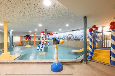 Feldhof_Kids_Pools Indoor (1).jpg