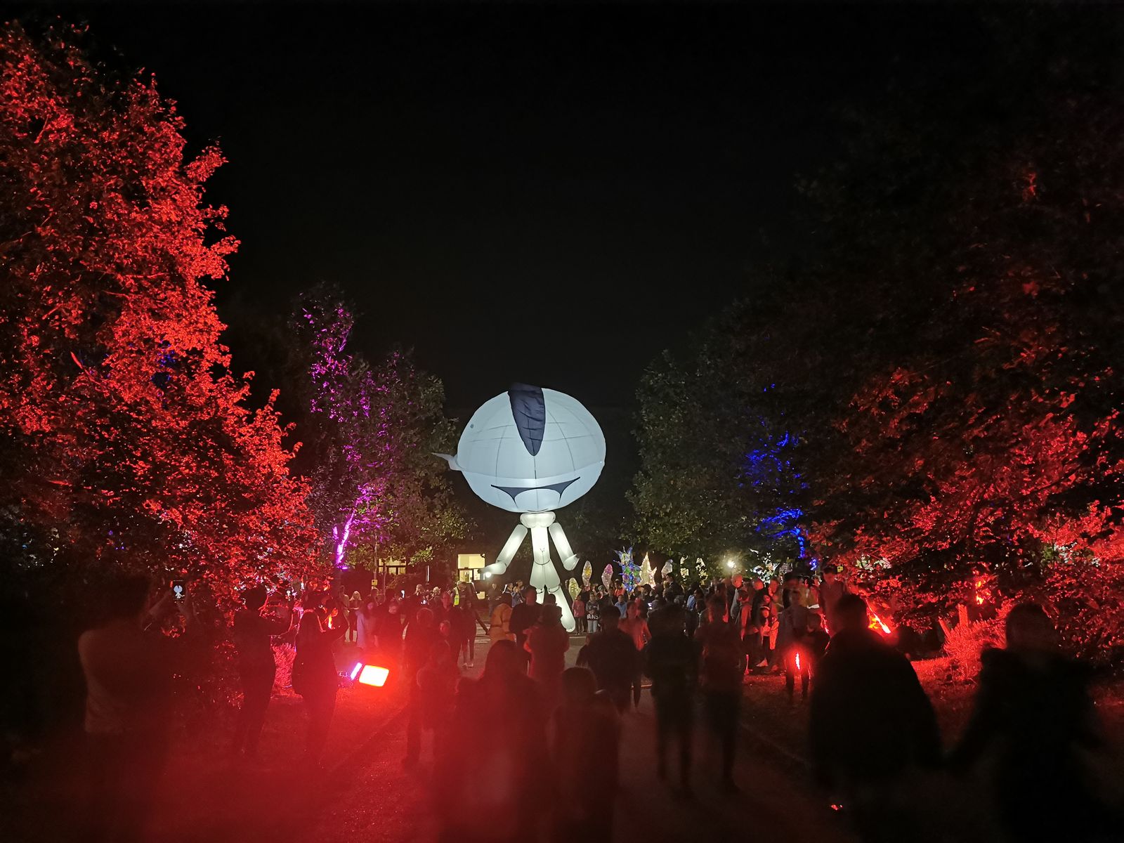 Inko’Nito’s Giant Luminous puppets