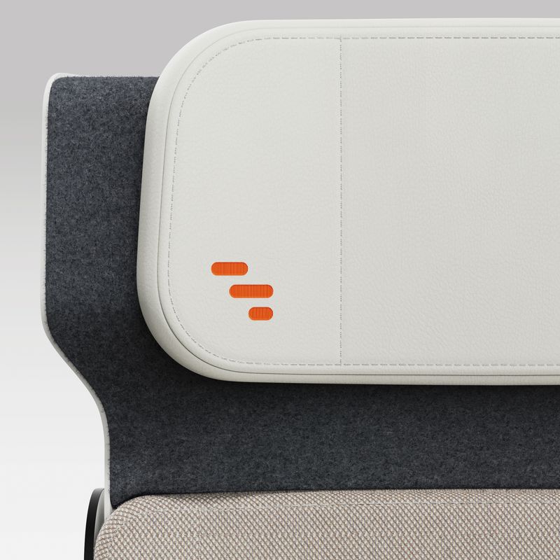 Close-up of ALIZÉ headrest and Expliseat logo.