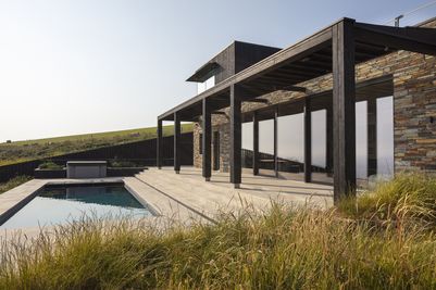 Perfect-Stays-Red-Cove-exterior-swimming-pool(2).jpg